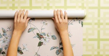 Как правильно клеить обои