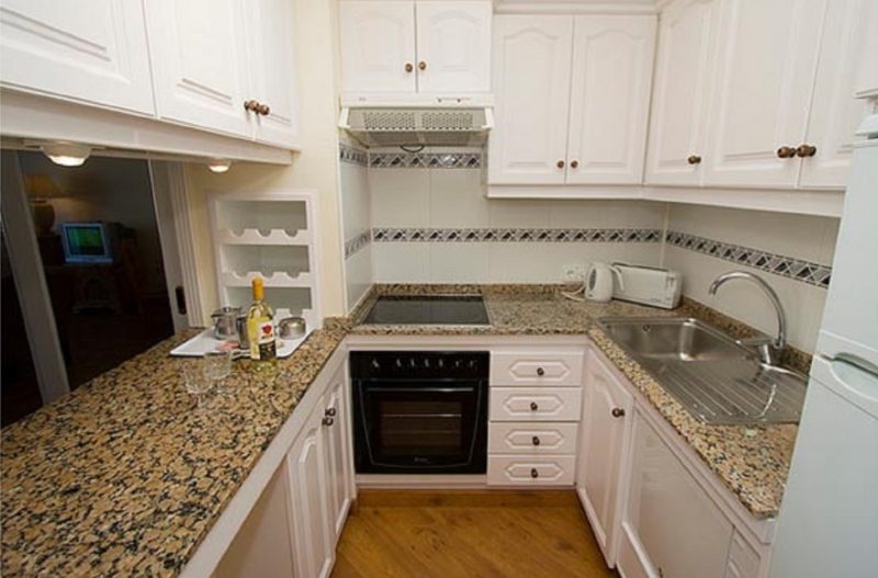 кухонный гарнитур для маленькой кухни 