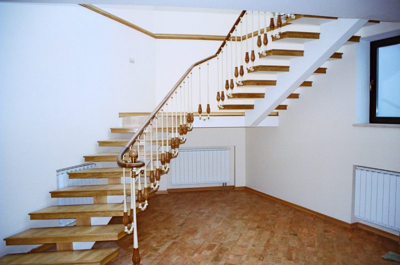 лестницы на второй этаж в частном доме 