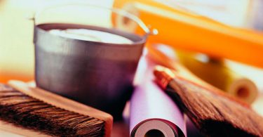 как клеить обои