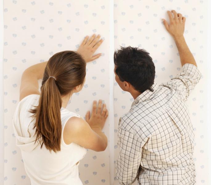 Как правильно клеить обои