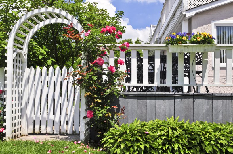 красивые заборы для частных домов