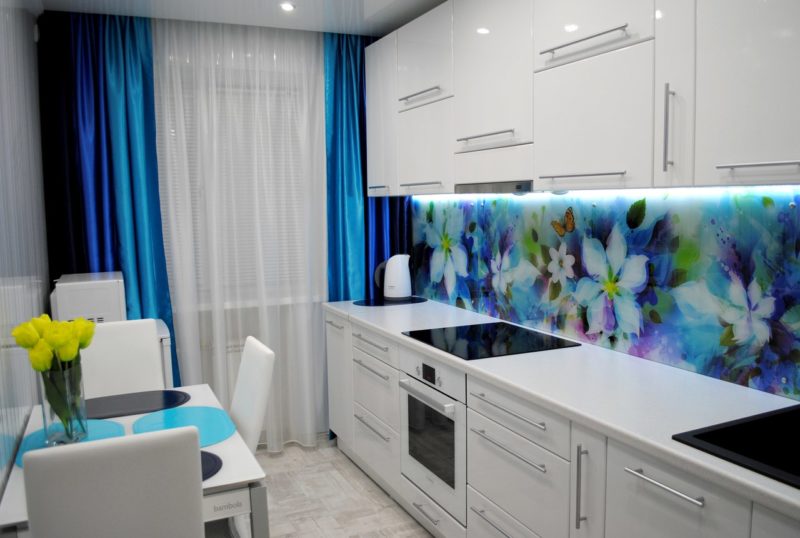 фартук на кухню из стекла