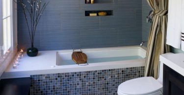 Интерьер ванной комнаты, совмещенной с туалетом