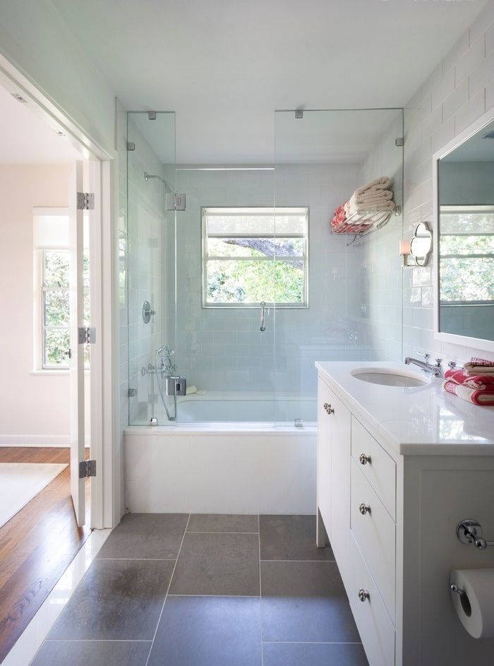 Стеклянная шторка для ванной