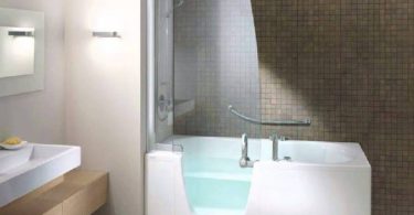 Стеклянная шторка для ванной