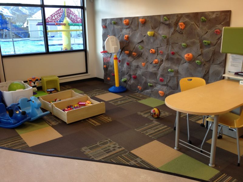 Игровая зона в детской для мальчиков