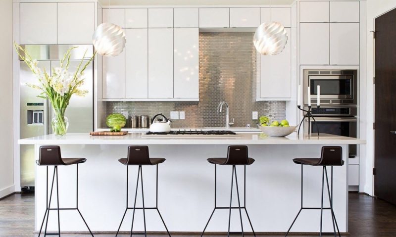 Мазаика и нержавеющая сталь на кухне