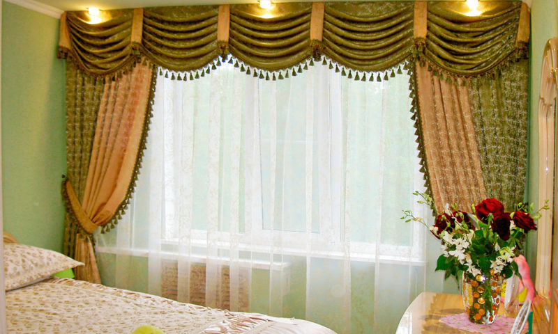 Дизайн спальни: шторы ламбрекенами