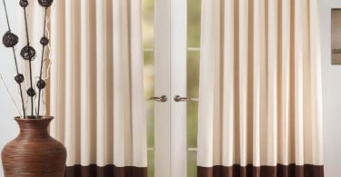 Декор окна: двухцветные шторы