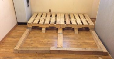 кровать из поддонов