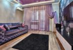 Фиолетовые, лиловые, сиреневые шторы в интерьере гостиной, спальни - 40 фото